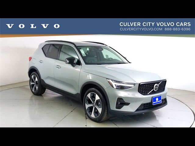 2025 Volvo XC40 Plus Dark Theme