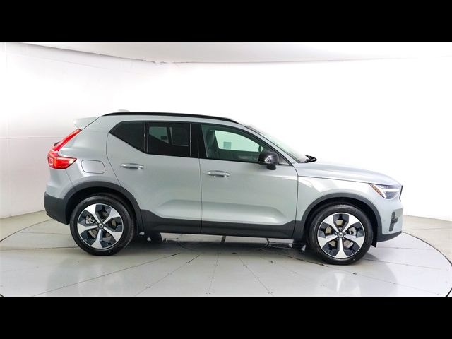 2025 Volvo XC40 Plus Dark Theme