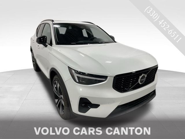 2025 Volvo XC40 Plus Dark Theme