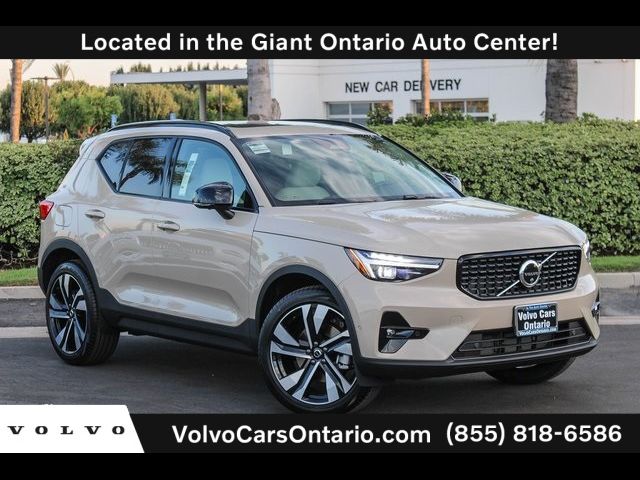 2025 Volvo XC40 Plus Dark Theme