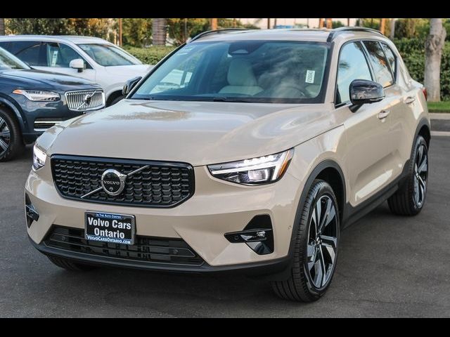 2025 Volvo XC40 Plus Dark Theme