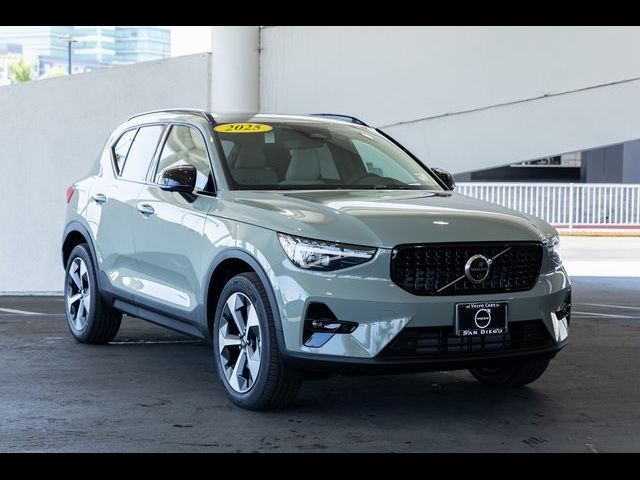 2025 Volvo XC40 Plus Dark Theme