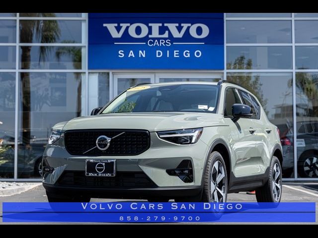 2025 Volvo XC40 Plus Dark Theme