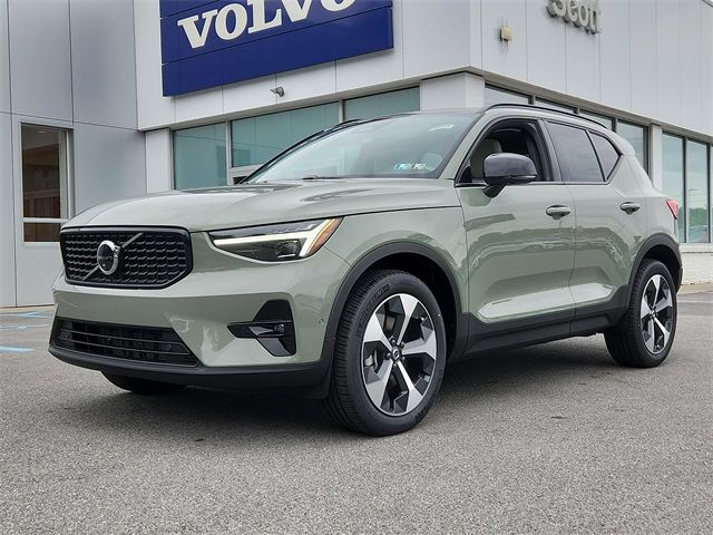 2025 Volvo XC40 Plus Dark Theme