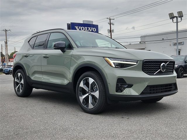 2025 Volvo XC40 Plus Dark Theme