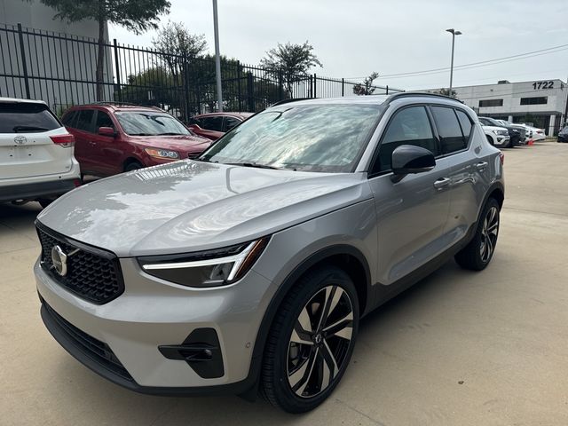 2025 Volvo XC40 Plus Dark Theme