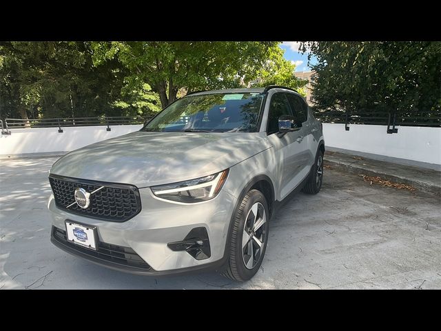 2025 Volvo XC40 Plus Dark Theme