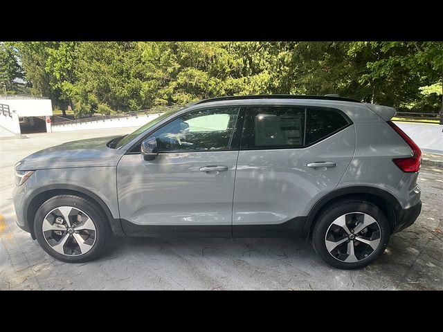 2025 Volvo XC40 Plus Dark Theme