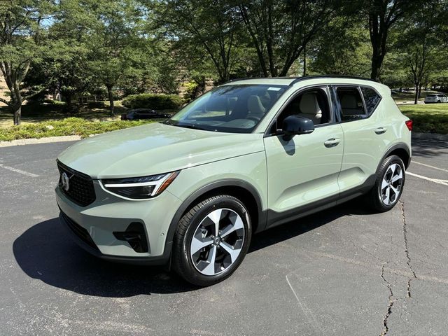 2025 Volvo XC40 Plus Dark Theme