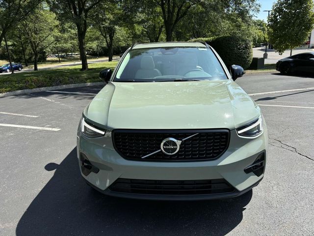 2025 Volvo XC40 Plus Dark Theme