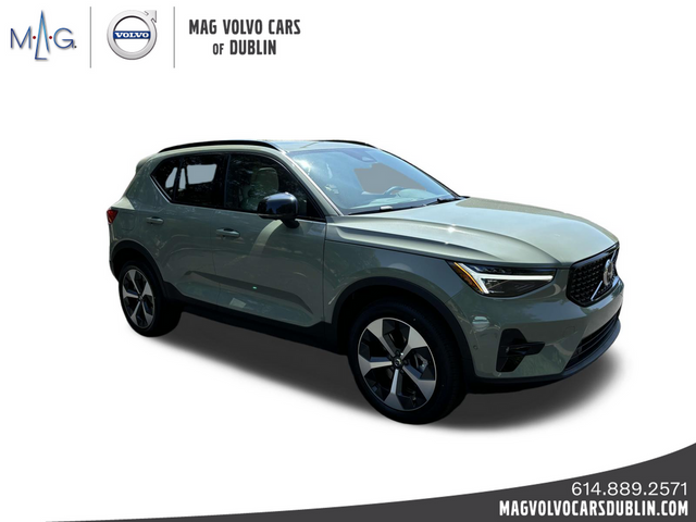 2025 Volvo XC40 Plus Dark Theme