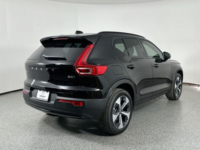 2025 Volvo XC40 Plus Dark Theme