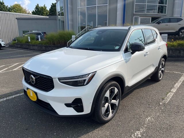 2025 Volvo XC40 Plus Dark Theme