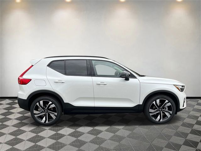 2025 Volvo XC40 Plus Dark Theme