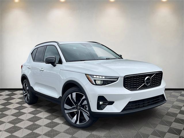 2025 Volvo XC40 Plus Dark Theme