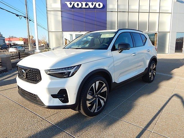 2025 Volvo XC40 Plus Dark Theme