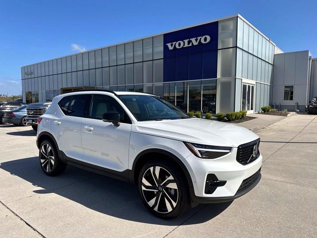 2025 Volvo XC40 Plus Dark Theme