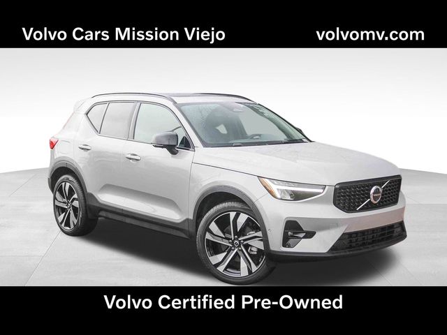 2025 Volvo XC40 Plus Dark Theme