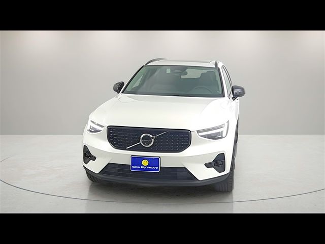 2025 Volvo XC40 Plus Dark Theme