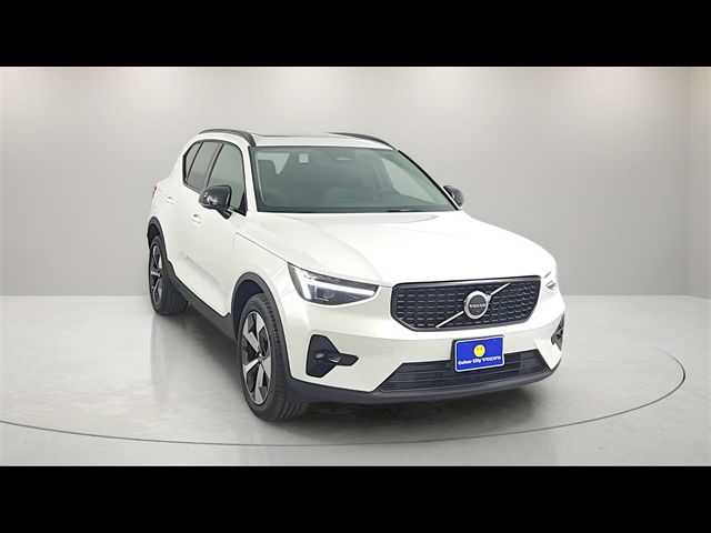 2025 Volvo XC40 Plus Dark Theme