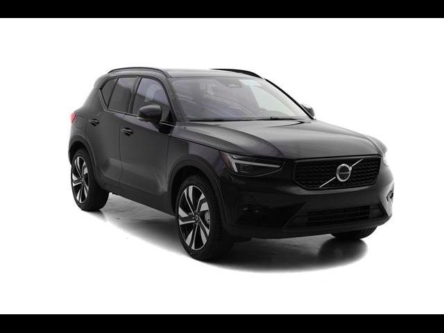 2025 Volvo XC40 Plus Dark Theme