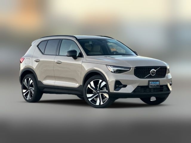 2025 Volvo XC40 Plus Dark Theme