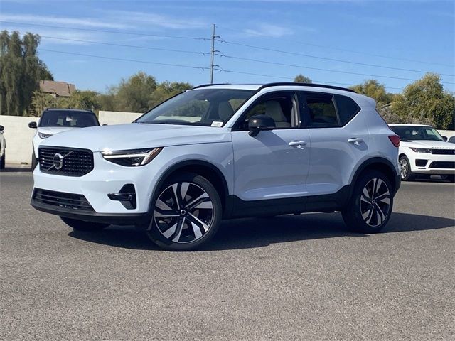 2025 Volvo XC40 Plus Dark Theme