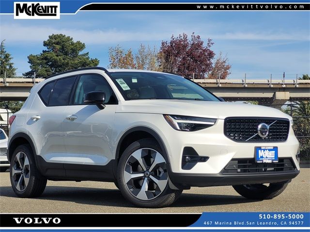 2025 Volvo XC40 Plus Dark Theme