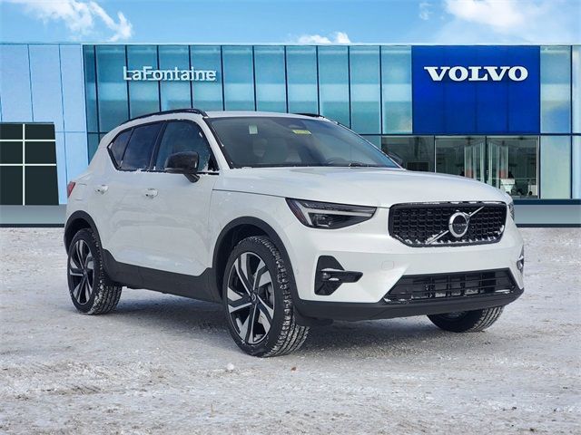 2025 Volvo XC40 Plus Dark Theme