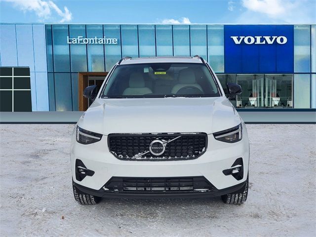 2025 Volvo XC40 Plus Dark Theme