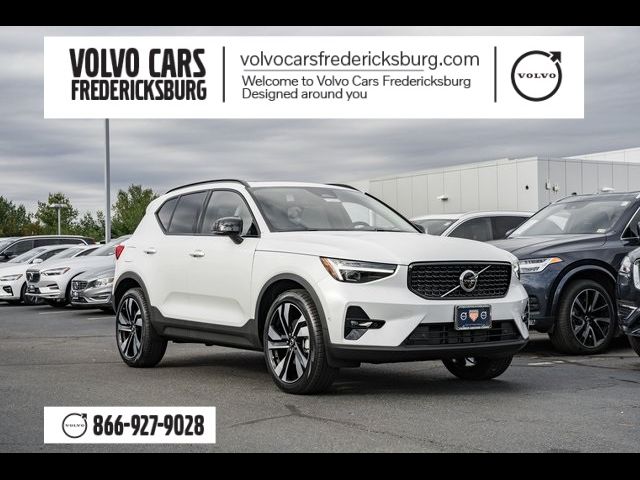 2025 Volvo XC40 Plus Dark Theme