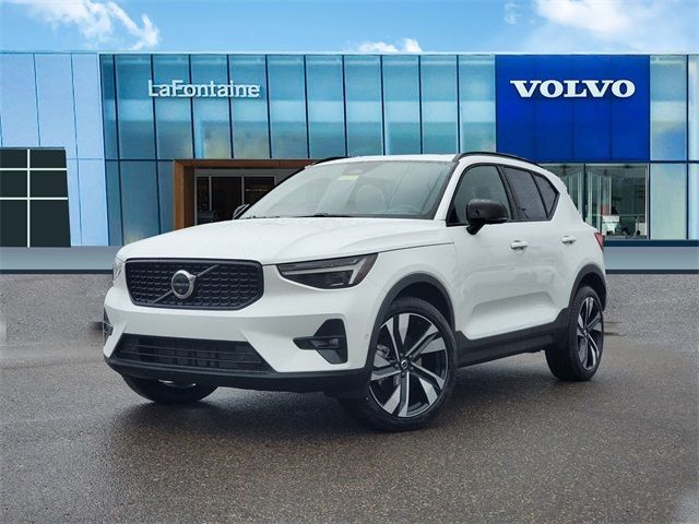 2025 Volvo XC40 Plus Dark Theme