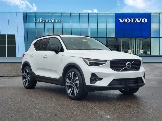 2025 Volvo XC40 Plus Dark Theme