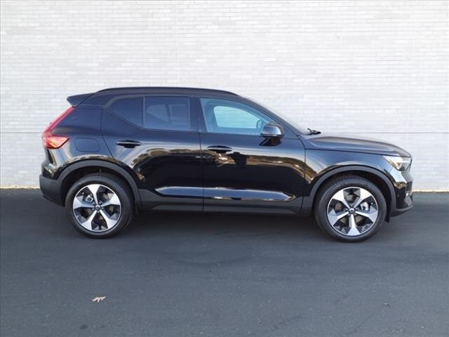 2025 Volvo XC40 Plus Dark Theme