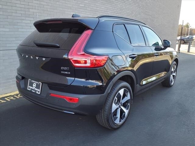 2025 Volvo XC40 Plus Dark Theme