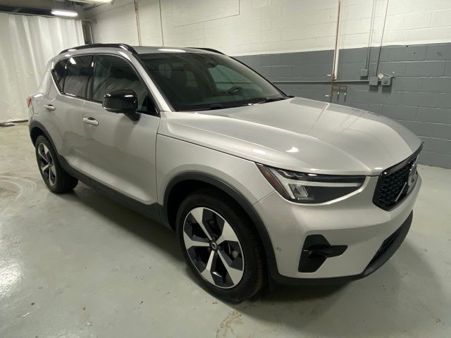 2025 Volvo XC40 Plus Dark Theme