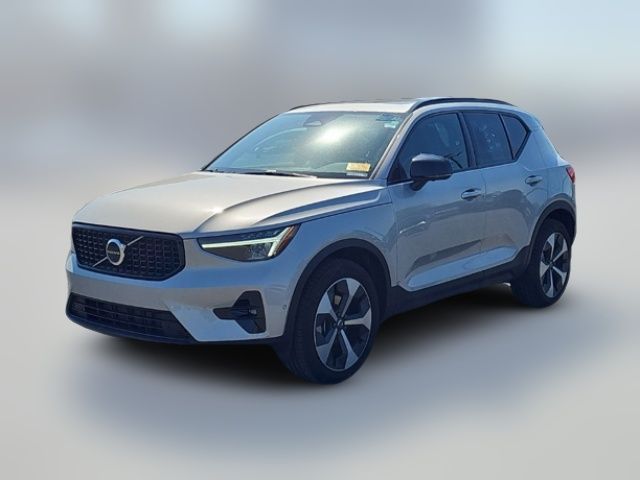 2025 Volvo XC40 Plus Dark Theme