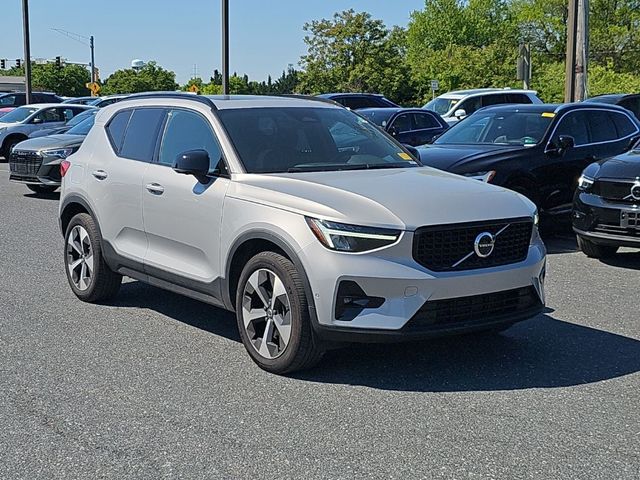 2025 Volvo XC40 Plus Dark Theme