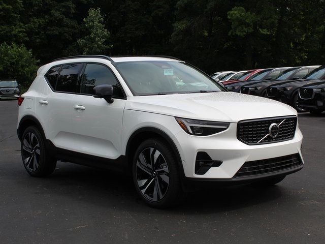 2025 Volvo XC40 Plus Dark Theme