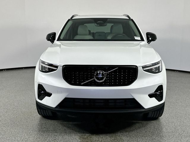 2025 Volvo XC40 Plus Dark Theme