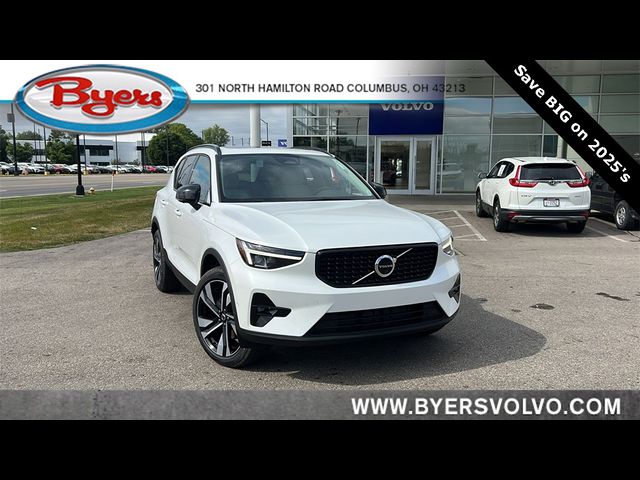 2025 Volvo XC40 Plus Dark Theme