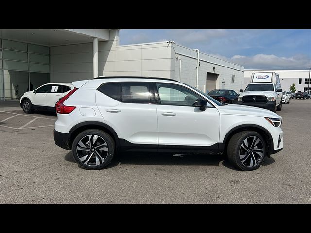 2025 Volvo XC40 Plus Dark Theme