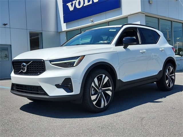 2025 Volvo XC40 Plus Dark Theme