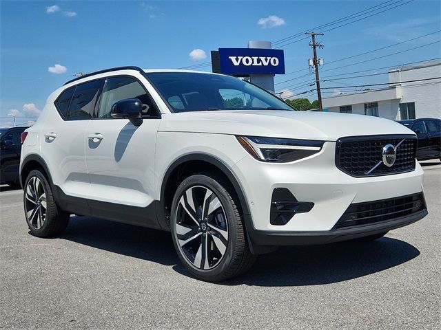 2025 Volvo XC40 Plus Dark Theme