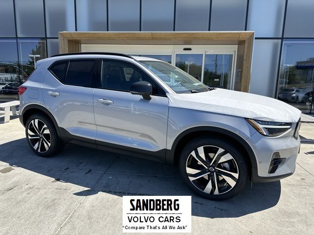 2025 Volvo XC40 Plus Dark Theme