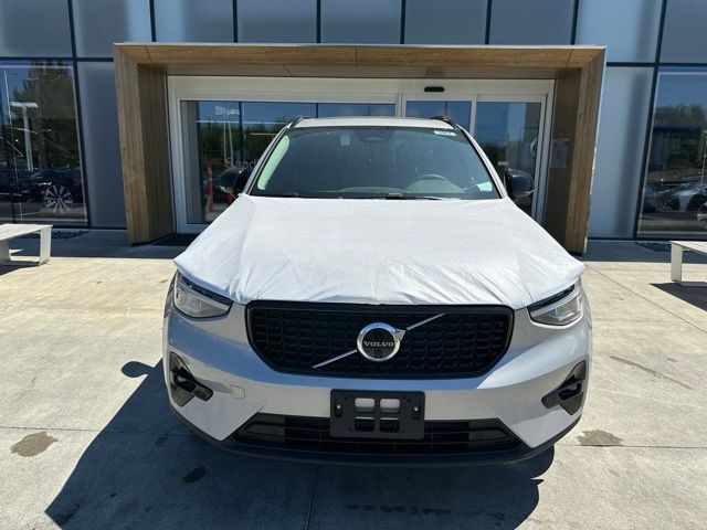 2025 Volvo XC40 Plus Dark Theme