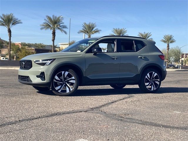 2025 Volvo XC40 Plus Dark Theme