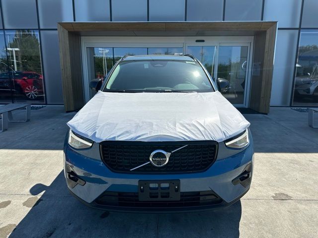 2025 Volvo XC40 Plus Dark Theme