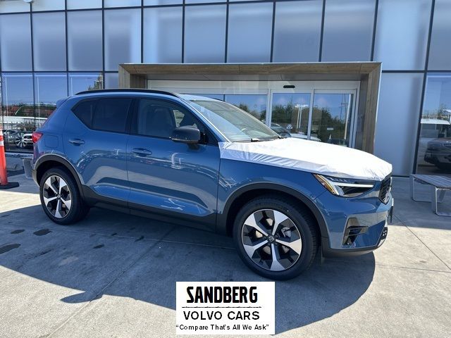 2025 Volvo XC40 Plus Dark Theme