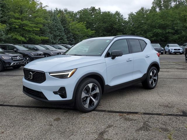 2025 Volvo XC40 Plus Dark Theme